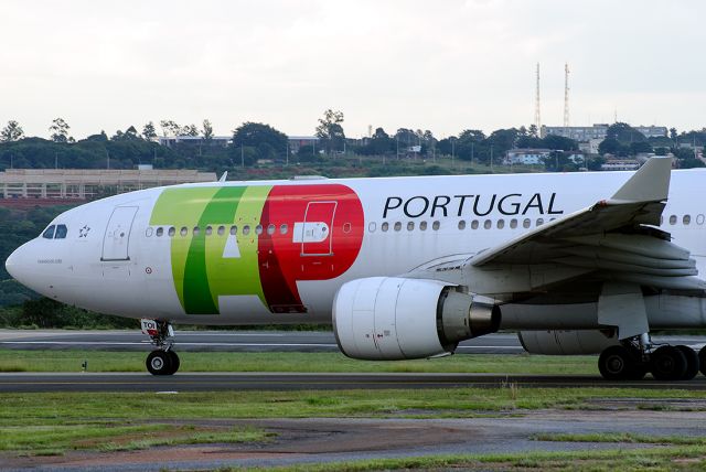 Airbus A330-200 (CS-TOI)