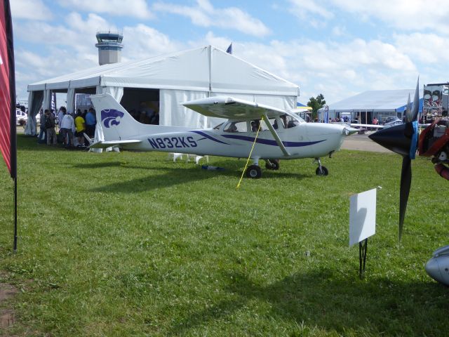 Cessna Skyhawk (N832KS)