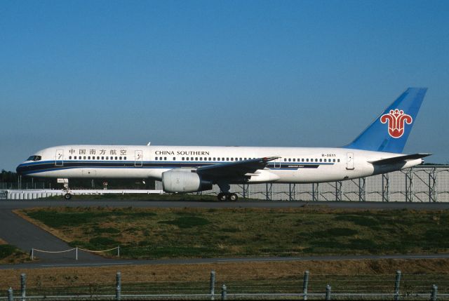 Boeing 757-200 (B-2811) - Taxing at Narita Intl Airport on 2003/11/14