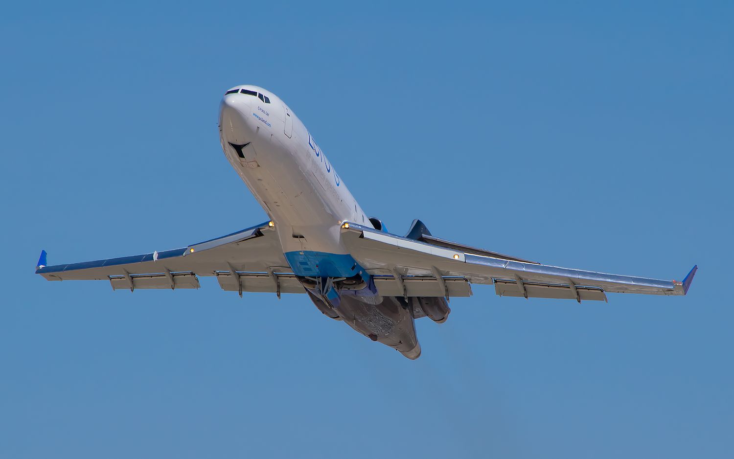 BOEING 727-200 (N794AJ) - The Zero-G 727-200, "G Force One", lifts off from runway 19R to conduct the weightless experience for those onboard!