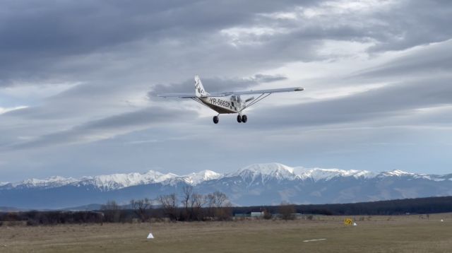 CVU5662 — - In flight towards the Moldoveanu Peak, which reaches an elevation of 2,544 meters (8,346 ft), one encounters the highest mountain summit in Romania. This peak is situated within the Southern Carpathians.