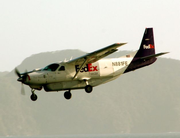 Cessna Caravan (N881FE)