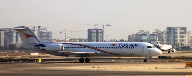 Fokker 100 (5B-DDE)