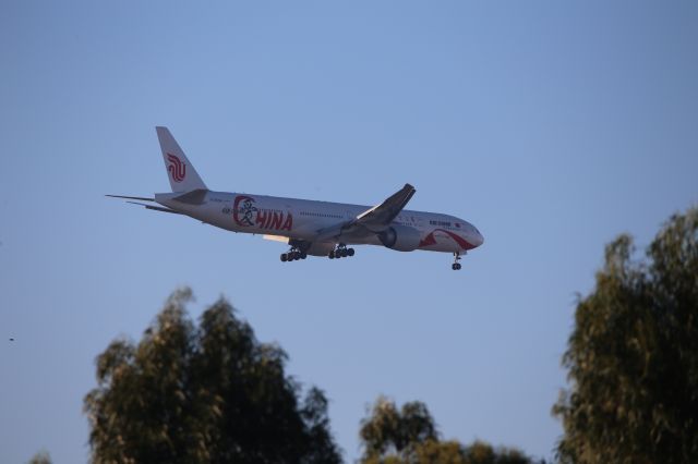 BOEING 777-300ER (B-2006)