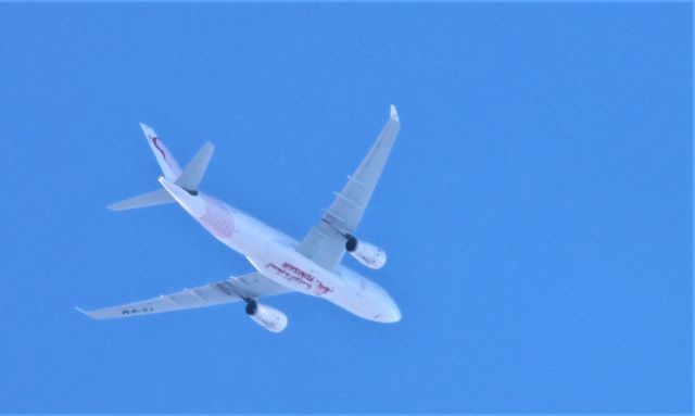 TS-IFM — - TS-IFM Airbus 330-243 Tunisair de Montreal YUL vers Tunis TUN. survolant la ville de Lavaltrie QC. le 22-02-2023 à 16:08.