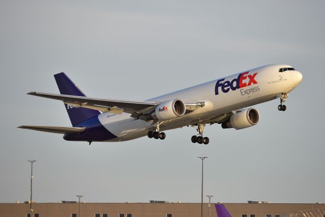BOEING 767-300 (N154FE) - 23-L Departure on 11-19-20 during golden hour.