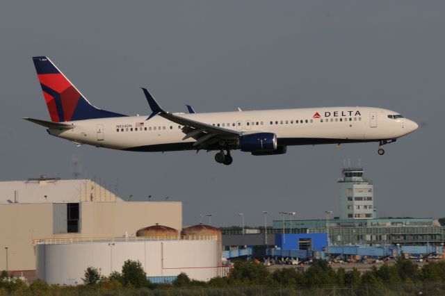 Boeing 737-900 (N834DN)