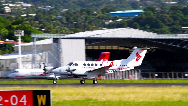 Beechcraft Super King Air 200 (N303BZ)