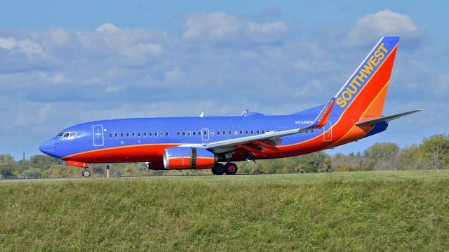 Boeing 737-700 (N236WN)