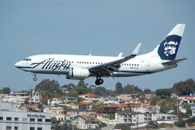 Boeing 737-700 (N611AS) - You dont see the ASA B737 here @ SAN a whole lot.