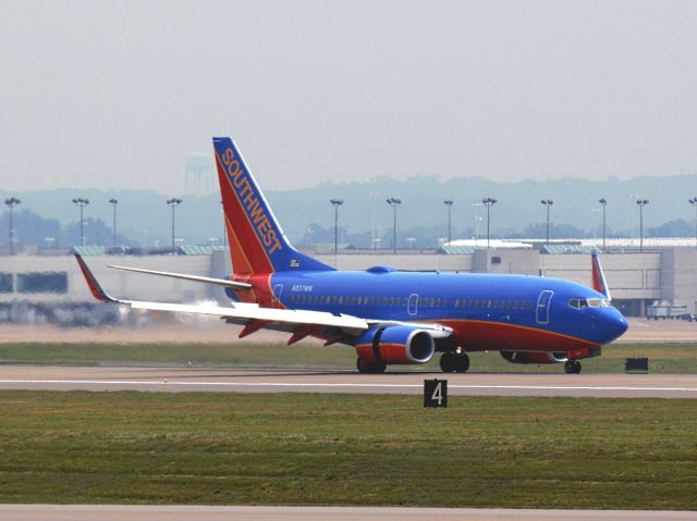 Boeing 737-700 (N937WN) - Landing 20R on 5/19/2013