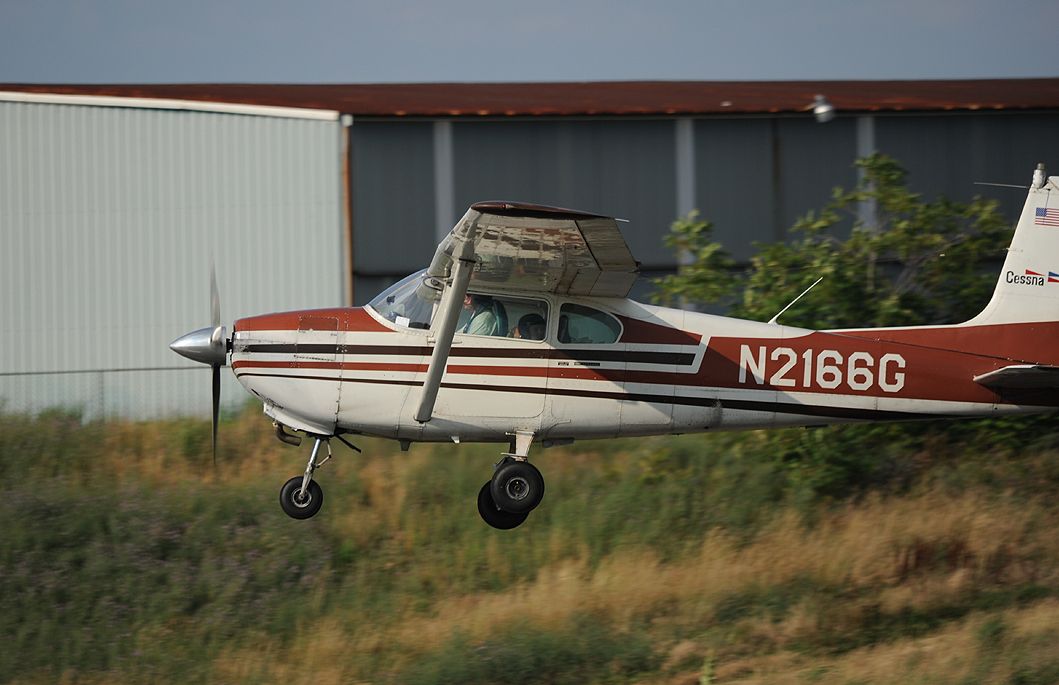 Cessna Skylane (N2166G)