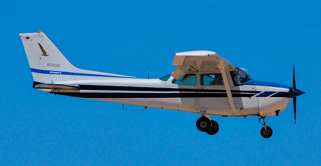 Cessna Skyhawk (N2355E) - N2355E 1978 Cessna 172 N Skyhawk II s/n 17271248 - North Las Vegas Airport (IATA: VGT, ICAO: KVGT, FAA LID: VGT)br /Photo: Tomas Del Corobr /June 26, 2020