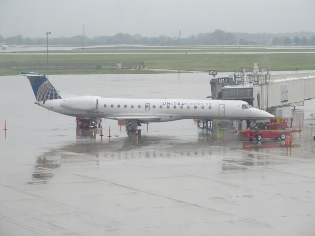 Embraer ERJ-135 (N13949)