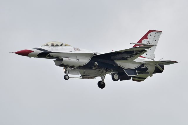 Lockheed F-16 Fighting Falcon — - Upside down #5