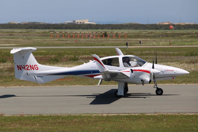 Diamond Twin Star (N42NG) - Private.