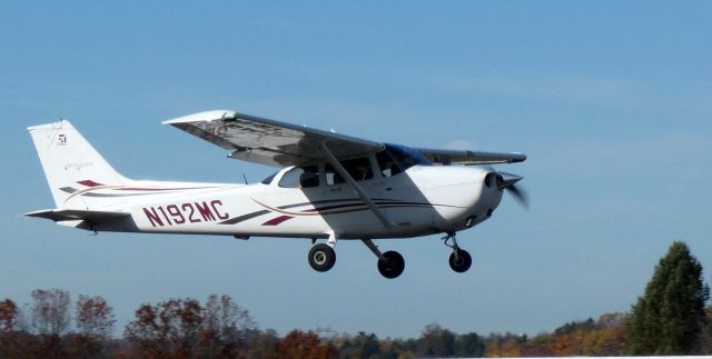 Cessna Skyhawk (N192MC) - Shortly after departure is this 2006 Cessna 172S Skyhawk in the Autumn of 2022.