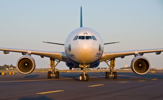 Airbus A330-200 (EI-EJG) - Late summer warn light on Alitalia  Special Calabria livery @ KBOS Logan on FlightAware.Com !