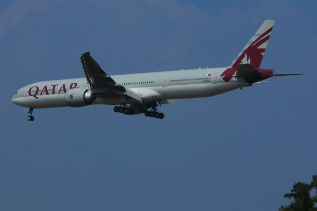 Airbus A330-300 (A7-BAC)