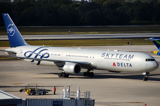 BOEING 767-400 (N844MH) - N844MH (SkyTeam Livery) pulling into Gate E34 at Tampa International from Hartsfield-Jackson (ATL) as DAL1500br /br /• Delivered to Delta Air Lines - March 2002br /• 40 Delta One / 28 Comfort+ / 178 Main Cabinbr /• Pulled from storage at BHM (12/18/2020)