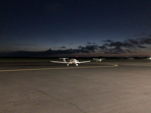 Diamond Star (N242Y)