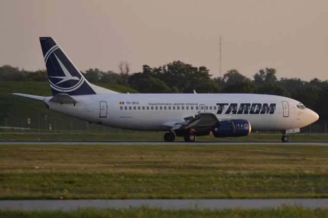 BOEING 737-300 (YR-BGD)