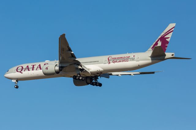 Boeing 777-200 (A7-BEU) - Boeing 77-300ER