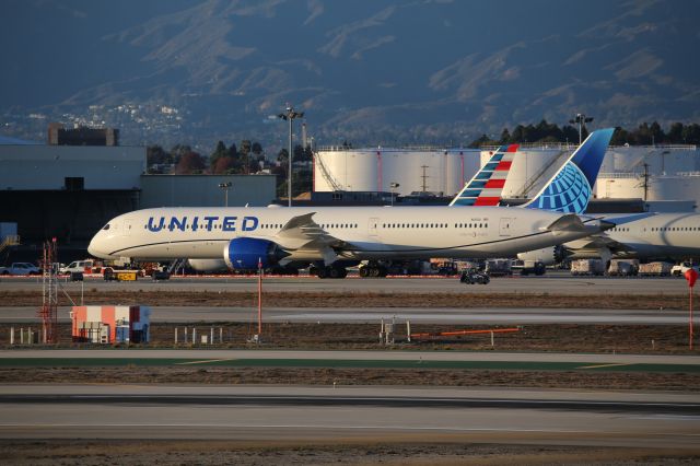 BOEING 787-10 Dreamliner (N12010)