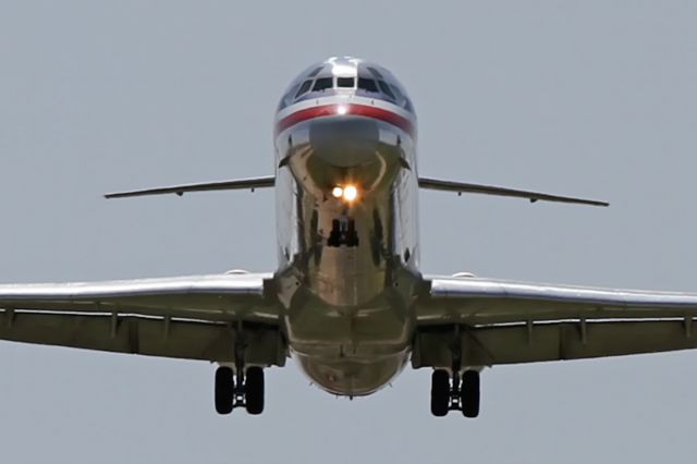 McDonnell Douglas MD-80 —