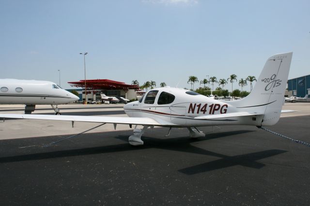 Cirrus SR-20 (N141PG)