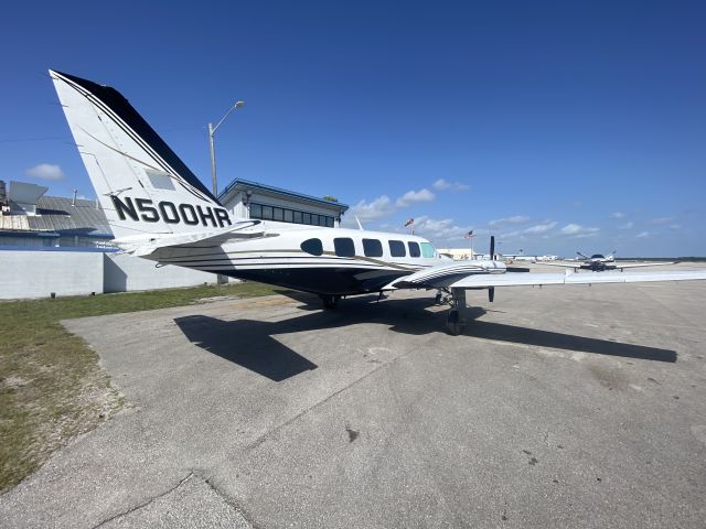 Piper Navajo (N500HR) - N500HR looking super sharp on ramp Scott MacDonald Aircraft Sales