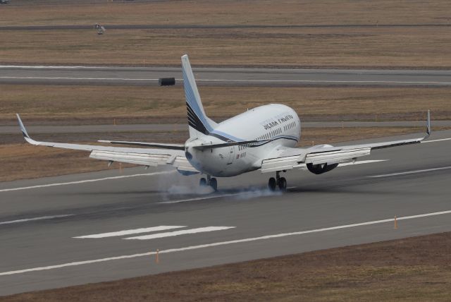 Boeing 737-500 (N709S) - 'Sierra Pacific 709' from El Paso touching down on runway 11  (4/6)