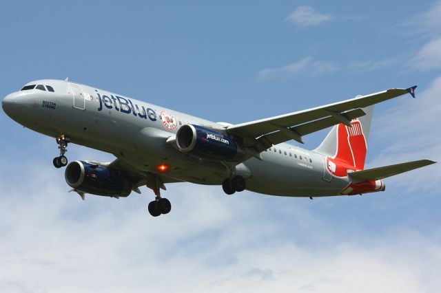 Airbus A320 (N605JB)