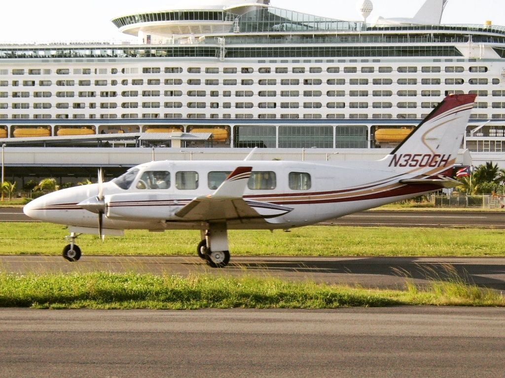 Piper Navajo (N350GH)