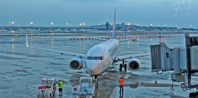 Boeing 737-700 —
