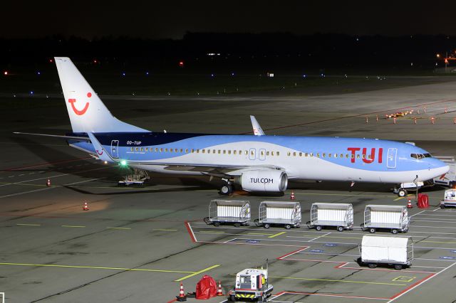 Boeing 737-800 (OO-TUP)