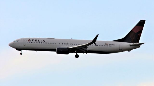 Boeing 737-700 (N865DN)