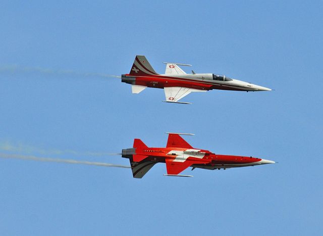 — — - Northrop F-5E Tiger II - Patrouille Suisse at ILA 2010 Berlin