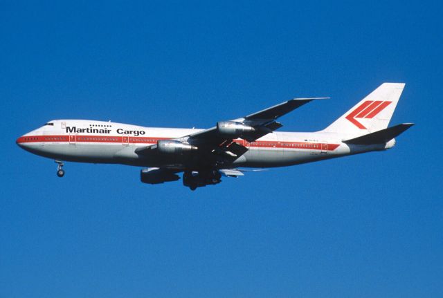 Boeing 747-200 (PH-MCE) - Final Approach to Narita Intl Airport Rwy34L on 2005/11/12