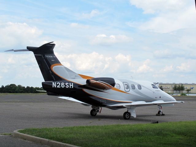 Embraer Phenom 100 (N26SH) - A very modern aircraft.