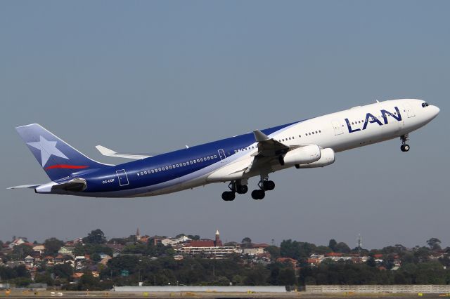 Airbus A340-300 (CC-CQF)