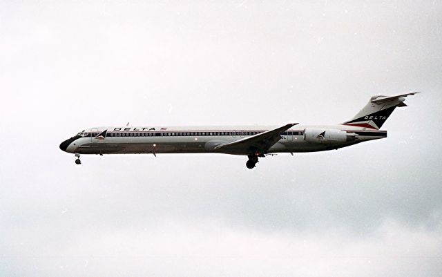 McDonnell Douglas MD-80 —