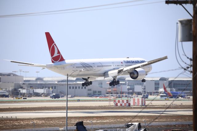 BOEING 777-300ER (TC-LJE)