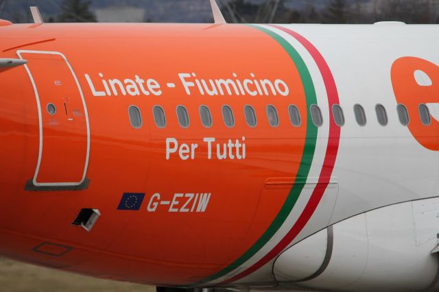 Airbus A319 (G-EZIW)