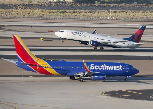 Boeing 737-800 (N8659D)