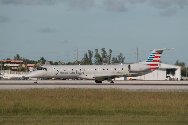 Embraer ERJ-145 (N935AE)