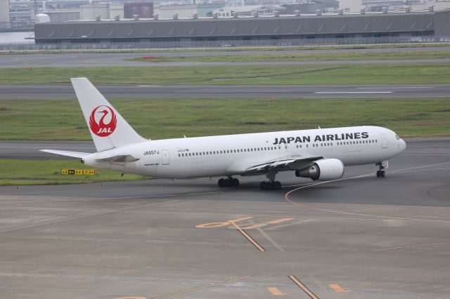 BOEING 767-300 (JA657J)
