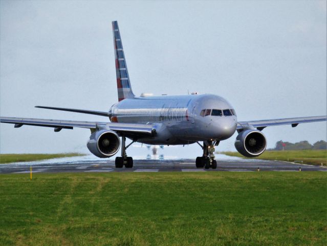 Boeing 757-200 (N198AA)