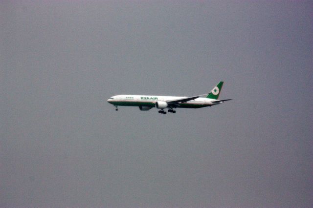 BOEING 777-300 —