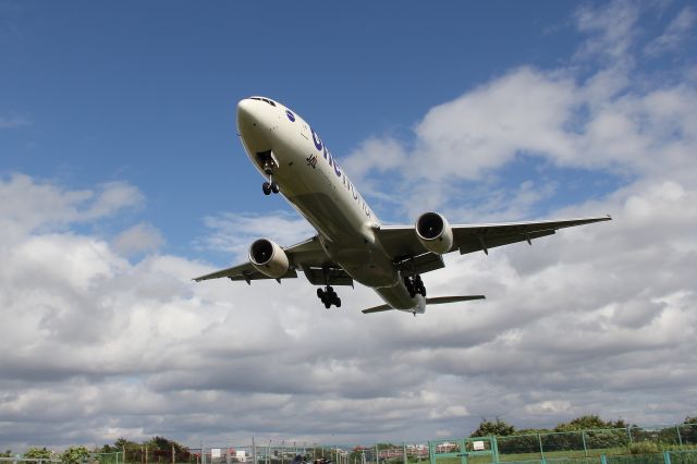 BOEING 777-300 (JA752J)